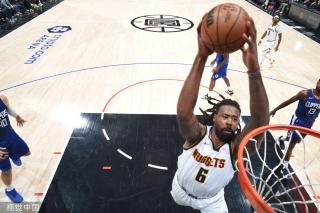 都使他在年 都使他在年